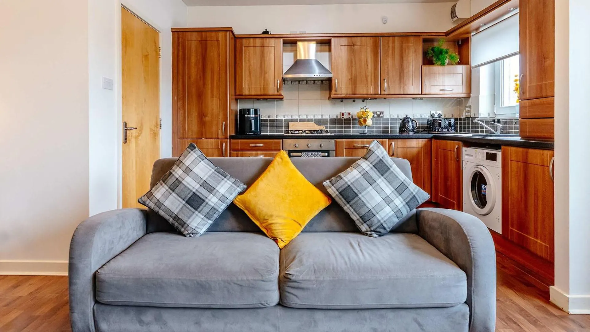 Charming 3-Bed Apartment Free Parking West End 爱丁堡
