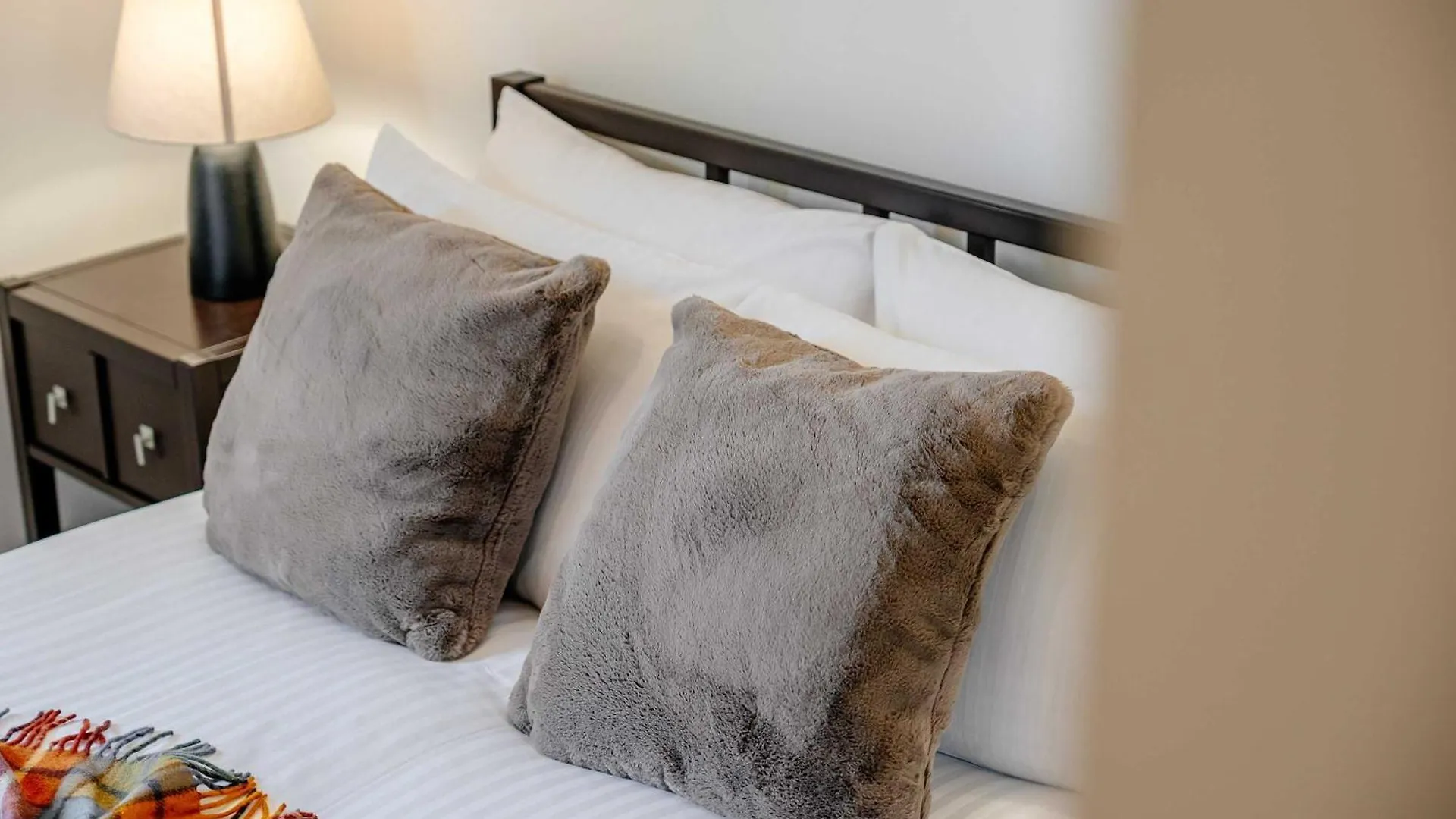 Charming 3-Bed Apartment Free Parking West End 爱丁堡