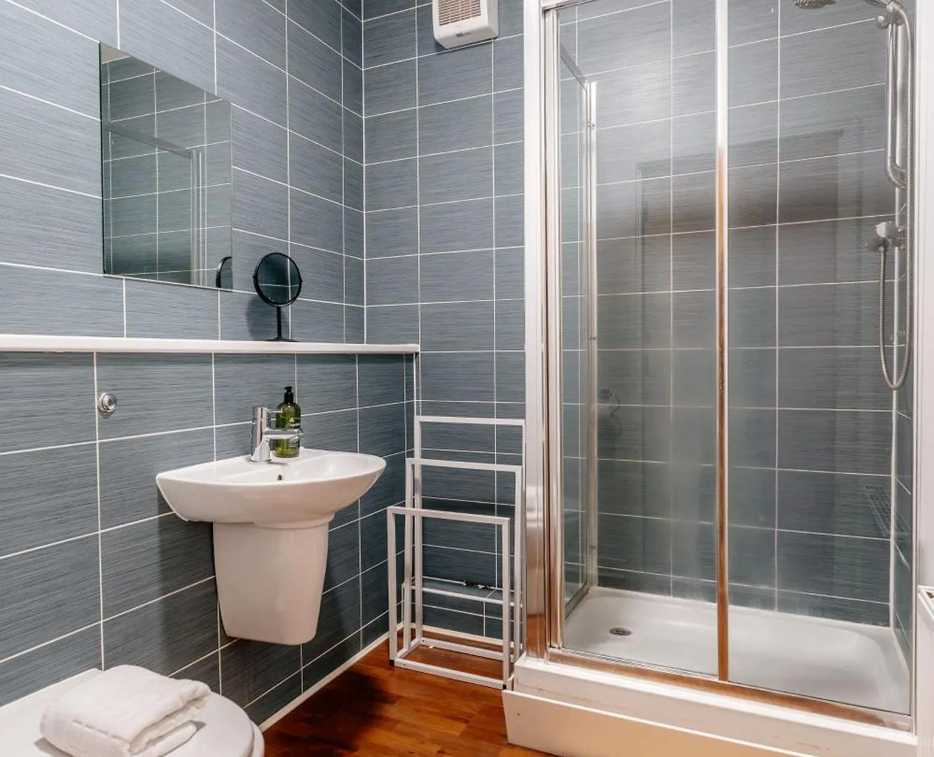 Charming 3-Bed Apartment Free Parking West End 爱丁堡