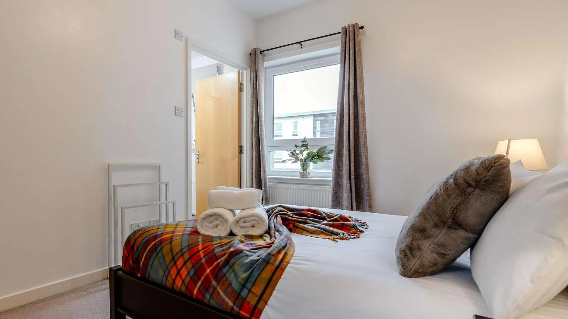 Charming 3-Bed Apartment Free Parking West End 爱丁堡